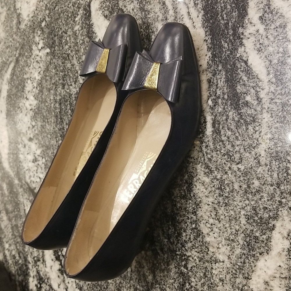 Navy Blue Bows on Toes Salvatore Feragamo 9AAA - Picture 3 of 13